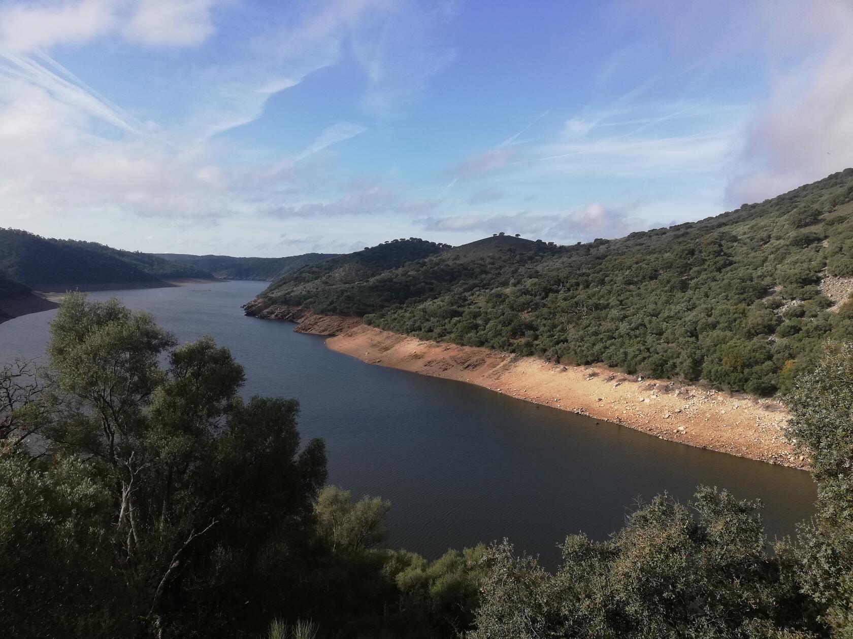 Wer genug Städte und Geschichte erlebt hat, kann auch die wunderschöne Natur der Region Extremadura besuchen. Zum Beispiel den Nationalpark Monfragüe.