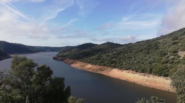 Wer genug Städte und Geschichte erlebt hat, kann auch die wunderschöne Natur der Region Extremadura besuchen. Zum Beispiel den Nationalpark Monfragüe.