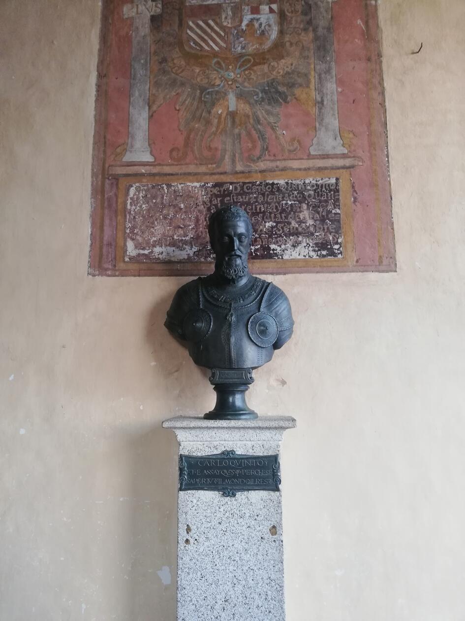 In der Nähe des Nationalparks wartet noch ein historischer Ort auf Besucher: Das Kloster Yuste, in dem Karl V. einst seine letzten Monate verbrachte. (Gastro-Tipp: Das Lokal "Restaurante Abadía de Yuste" hat spektakuläres Essen, selbst der spanische König war hier schon öfter zu Besuch.)