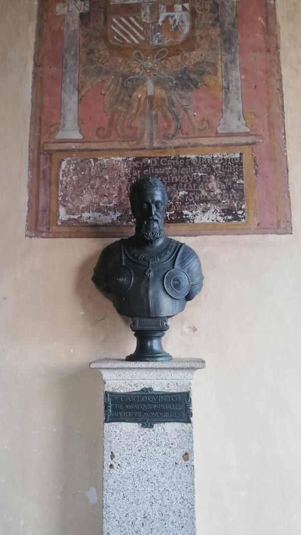 In der Nähe des Nationalparks wartet noch ein historischer Ort auf Besucher: Das Kloster Yuste, in dem Karl V. einst seine letzten Monate verbrachte. (Gastro-Tipp: Das Lokal "Restaurante Abadía de Yuste" hat spektakuläres Essen, selbst der spanische König war hier schon öfter zu Besuch.)