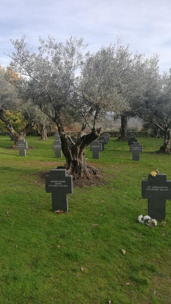 Auf dem Gelände des Klosters liegen auch die deutschen Soldaten begraben, die im Ersten und Zweiten Weltkrieg mit ihrem Flugzeug über Spanien gestürzt oder an die spanische Küste angeschwemmt wurden.