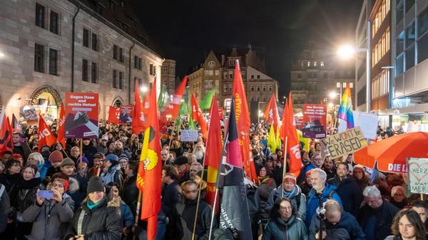 Hintergrund ist die Bundestagsabstimmung am Mittwoch, bei der die Union mit Hilfe von Stimmen der AfD einen Antrag zu einer verschärften Migrationspolitik durchgesetzt hatte.
