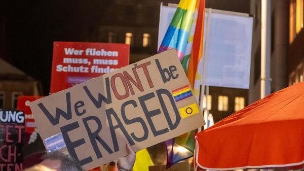 Das Versammlungsgeschehen sei störungsfrei und ohne nennenswerte Zwischenfälle verlaufen, erklärt das Polizeipräsidium Mittelfranken am Abend.