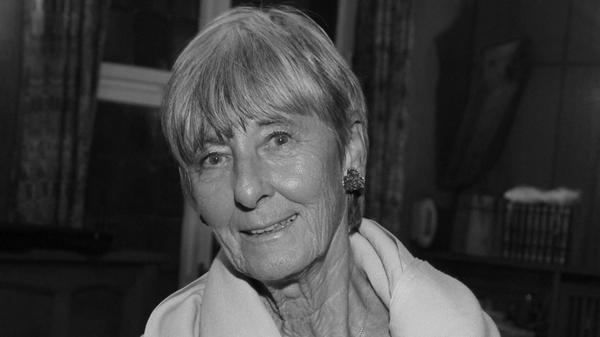 Doris Gercke, Schöpferin der TV-KommisSarin Bella Block, ist am 25. Juli im Alter von 88 Jahren in ihrer Heimatstadt Hamburg verstorben. 1937 in Greifswald geboren, schlug es Gercke mit ihrer Familie 1949 in die Hansestadt. 1988 erschien "Weinschröter, du musst hängen". Für den Roman erhielt sie den internationalen Schwedischen Krimipreis.
