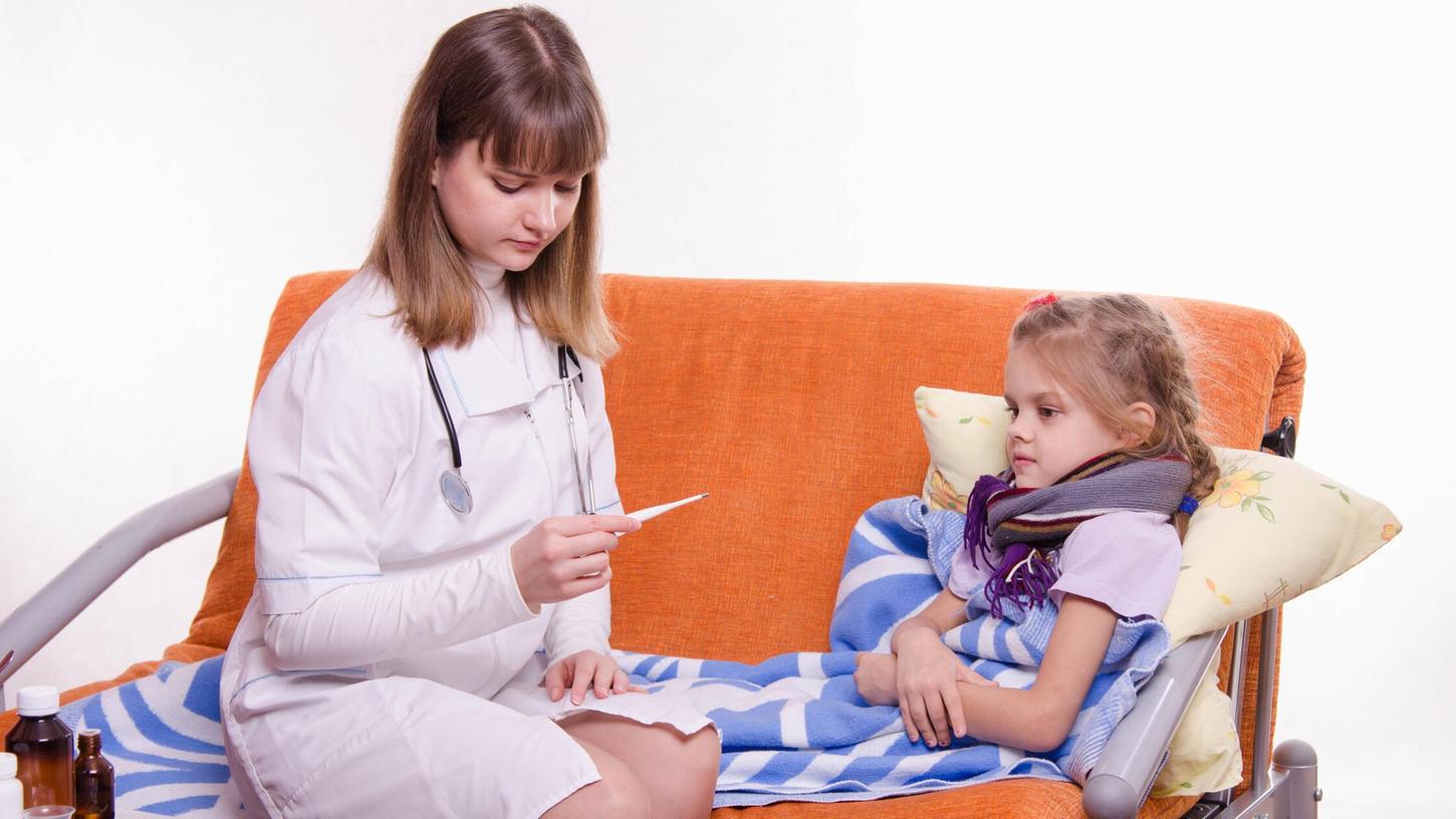 Ein typisches Symptom bei einer Streptokokken-Infektion ist Fieber. Je nach Erkrankung gibt es aber auch andere Anzeichen. Ein typisches Symptom bei einer Streptokokken-Infektion ist Fieber. Je nach Erkrankung gibt es aber auch andere Anzeichen.