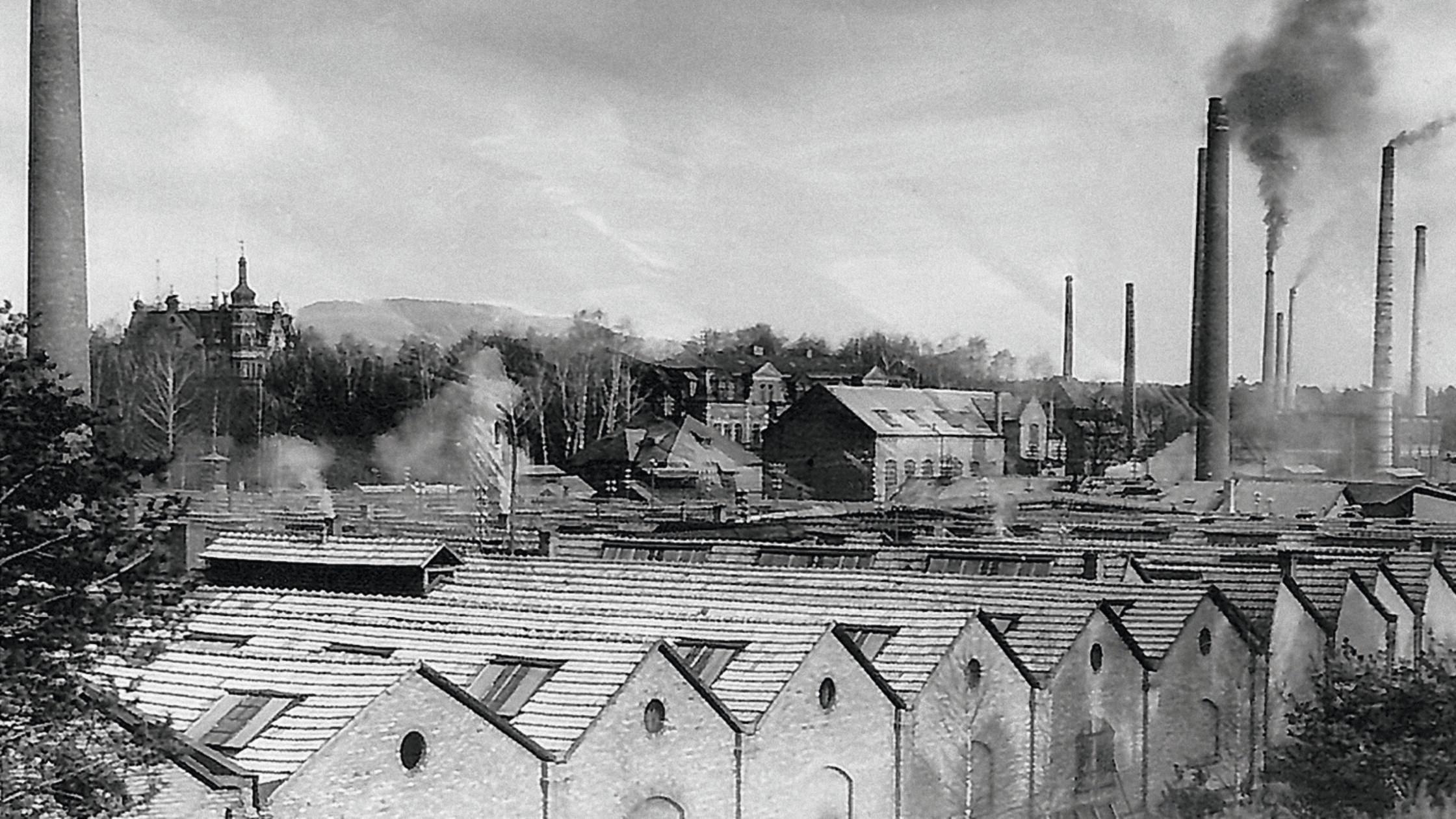 conradty_fabrik_historisch_schlote_r_thenbach-crop