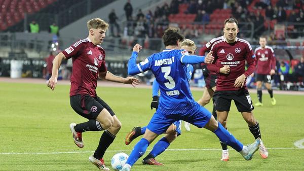 Die zweite Halbzeit war geprägt von vielen Unterbrechungen und Fouls, Spielfluss kam nur selten auf.