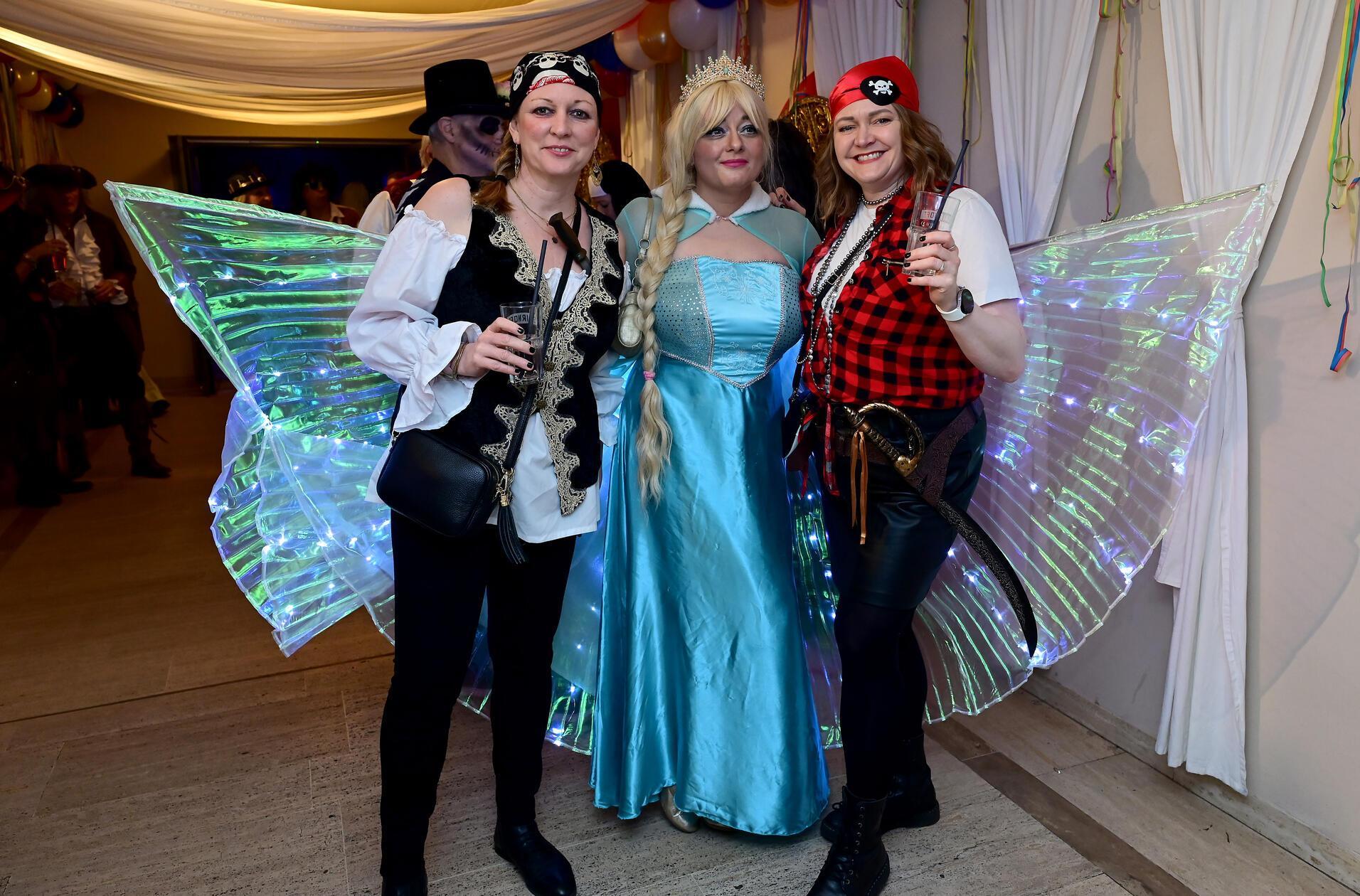 ...über elegante Feen und gefährliche Piraten,...