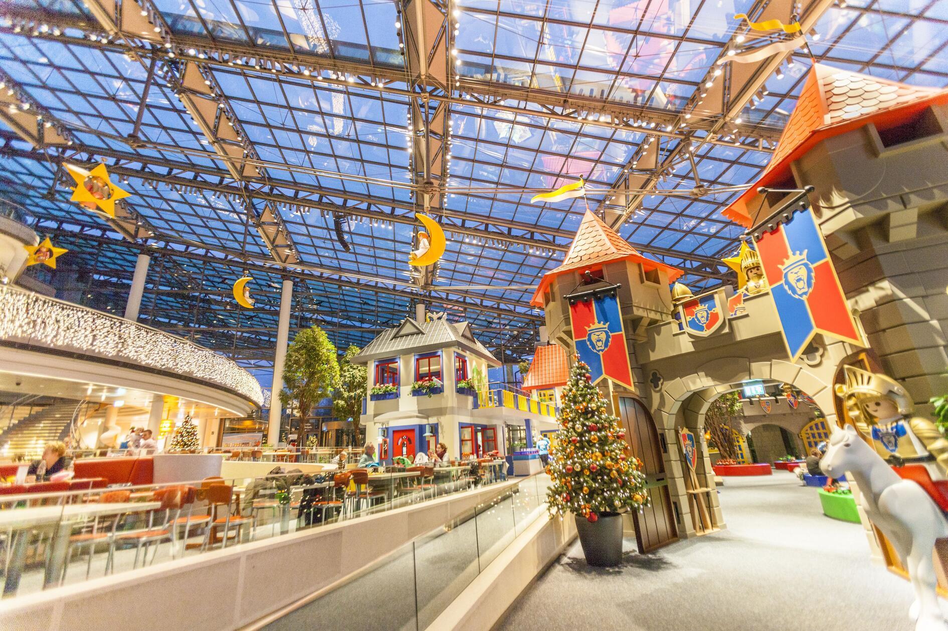 Auch im Playmobil Funpark Zirndorf darf das Geburtstagskind umsonst hinein, sofern es sich ausweisen kann. Zudem erhalten Geburtstagskinder bis 16 Jahren eine kleine Überraschung. Es muss vorab ein Nullticket online gebucht werden, heißt es weiter. Der freie Eintritt gilt jedoch nicht für die Minigolf-Anlage des Hauses.