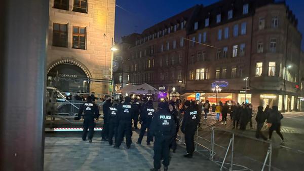 Die Polizei war mit einem Großaufgebot in der Innenstadt unterwegs.