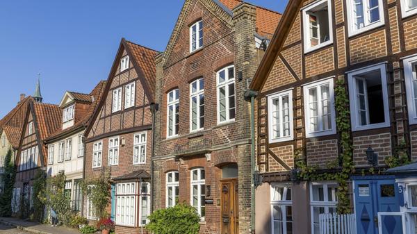 Historische umliegende Giebelhäuser in der Ohlinge