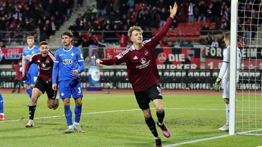 Tim Drexler erzielte in seinem zweiten Einsatz für den 1. FC Nürnberg sein erstes Profitor - und damit das Siegtor gegen den SV Darmstadt 98. Tim Drexler erzielte in seinem zweiten Einsatz für den 1. FC Nürnberg sein erstes Profitor - und damit das Siegtor gegen den SV Darmstadt 98.