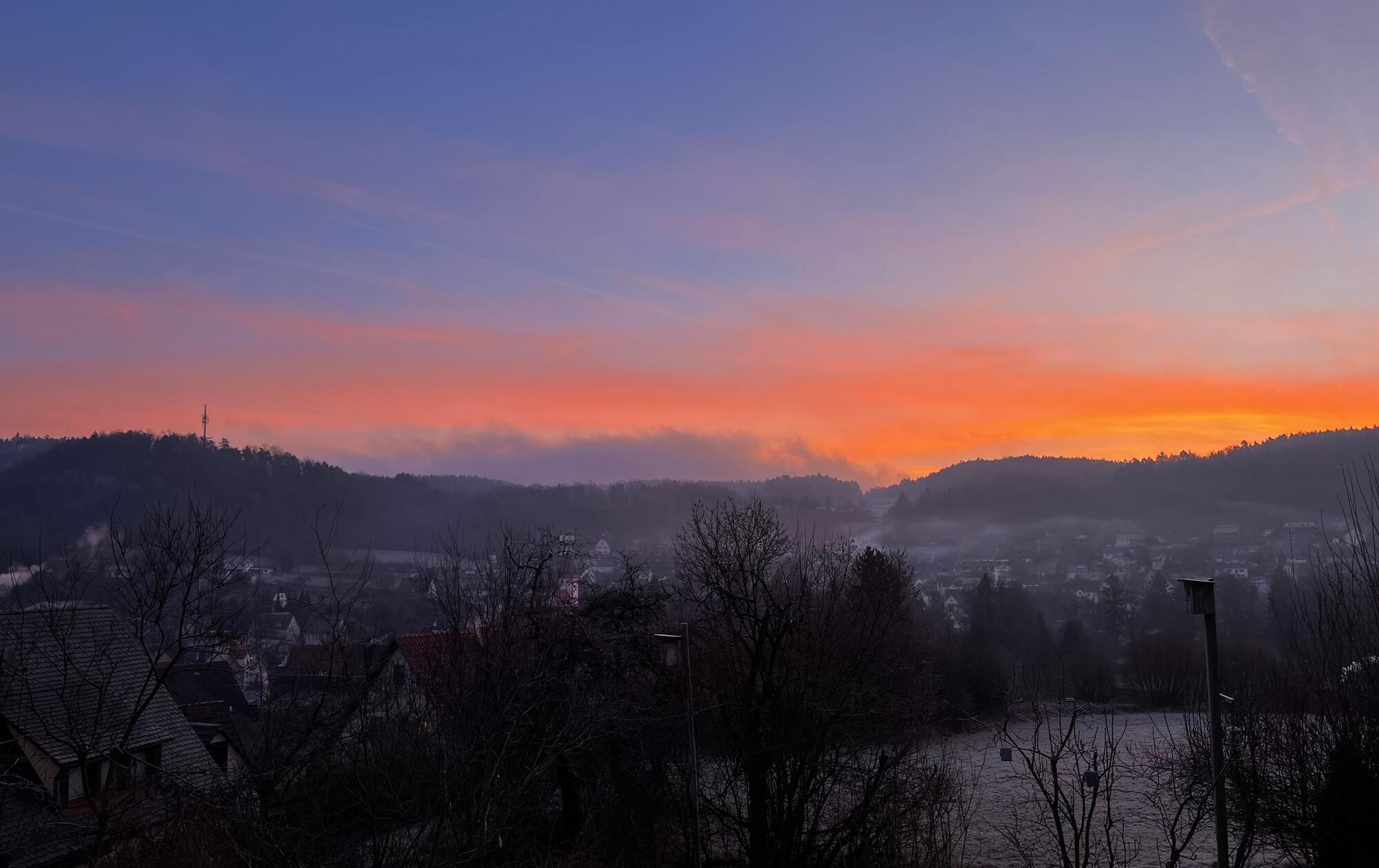 Diesen Sonnenaufgang über Vorra hat unser Leserfotograf Wolfgang Schwarm bildlich festgehalten.