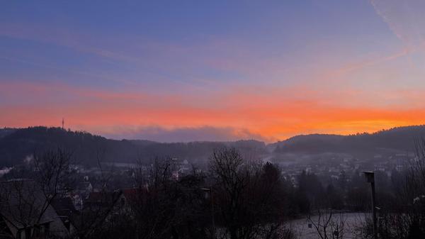 Diesen Sonnenaufgang über Vorra hat unser Leserfotograf Wolfgang Schwarm bildlich festgehalten.
