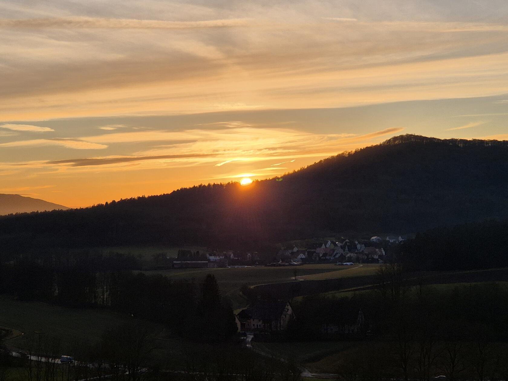 Sonnenuntergang zwischen Aspertshofen und Kleedorf mit Blick zum kleinen Hansgörgl.