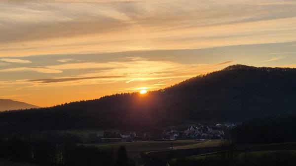 Sonnenuntergang zwischen Aspertshofen und Kleedorf mit Blick zum kleinen Hansgörgl.