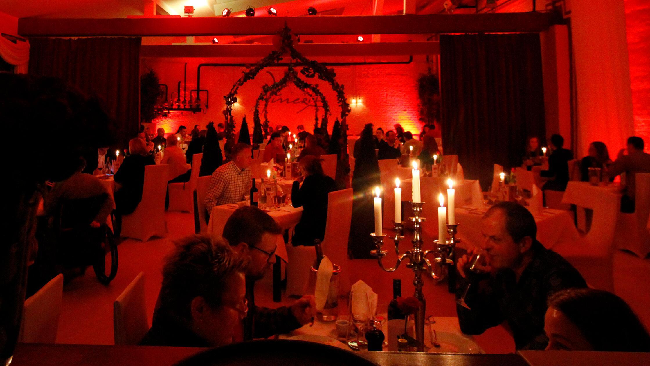 LOKALES                                    Foto: E