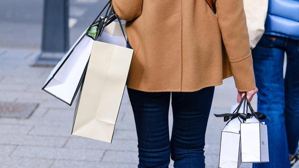 Düsseldorf 04.10.2024 Einkaufsstrasse Einkaufsstra