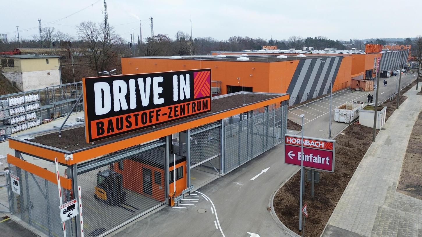 Drive-In-Schalter kennt man von Fastfood-Ketten. Jetzt gibt es das auch für Baustoffe - in einem Baumarkt in Nürnberg. Drive-In-Schalter kennt man von Fastfood-Ketten. Jetzt gibt es das auch für Baustoffe - in einem Baumarkt in Nürnberg.