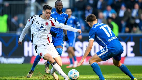 Im zweiten Durchgang zeigt sich ein deutlich offeneres Spiel, beide Teams erspielen sich einige Chancen, vor allem der Club kommt unter anderem durch Stefanos Tzimas gefährlich vor das gegnerische Tor. Aber: Anders als im ersten Durchgang, als quasi vor dem gegnerischen Tor scheinbar alles glückte, agiert die Truppe von Cheftrainer Miroslav Klose deutlich nachlässiger und weniger effizient.