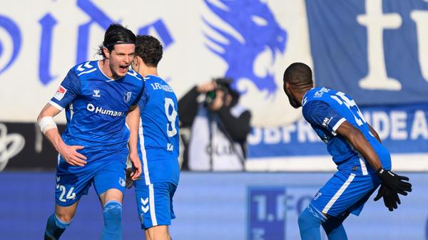 Und Magdeburg, immerhin Tabellendritter der 2. Bundesliga, bestraft diese Nachlässigkeit mit einem Doppelschlag. In der 72. und in der 78. Minute treffen Martijn Kaars und Jean Hugonet und bringen die Hausherren mit dem 3:3-Ausgleich somit komplett zurück ins Spiel. Die Magdeburger drängen in der Schlussphase regelrecht auf den vierten Treffer, wohingegen der Club nach 3:1-Führung zwischenzeitlich sogar um das Remis bangen muss.