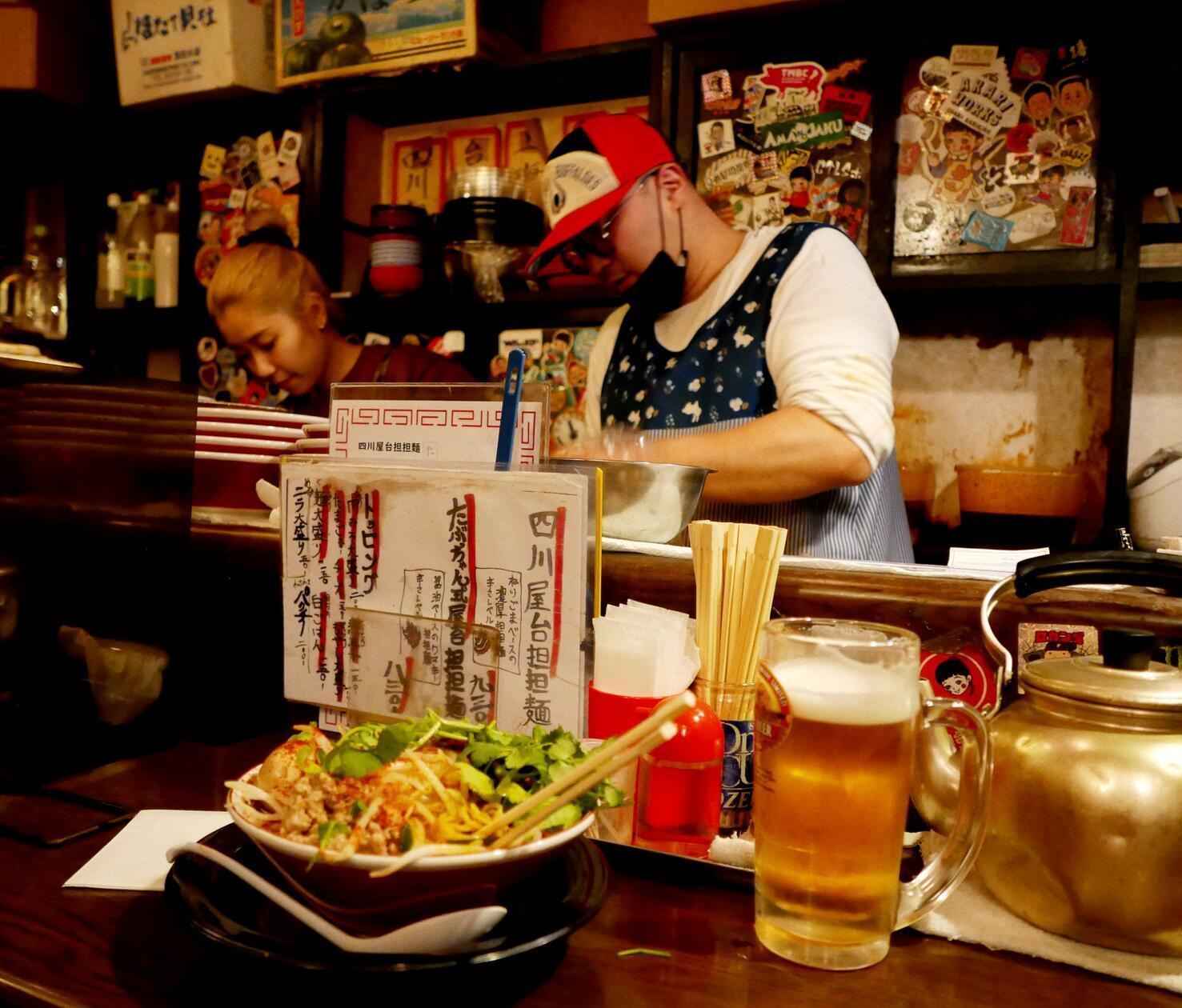 Ein etwas verstecktes Nudelsuppen-Restaurant in Osaka.