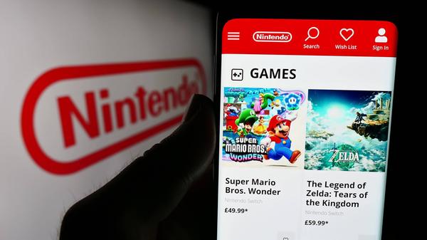 Logo illustration displayed on smartphones in Germ