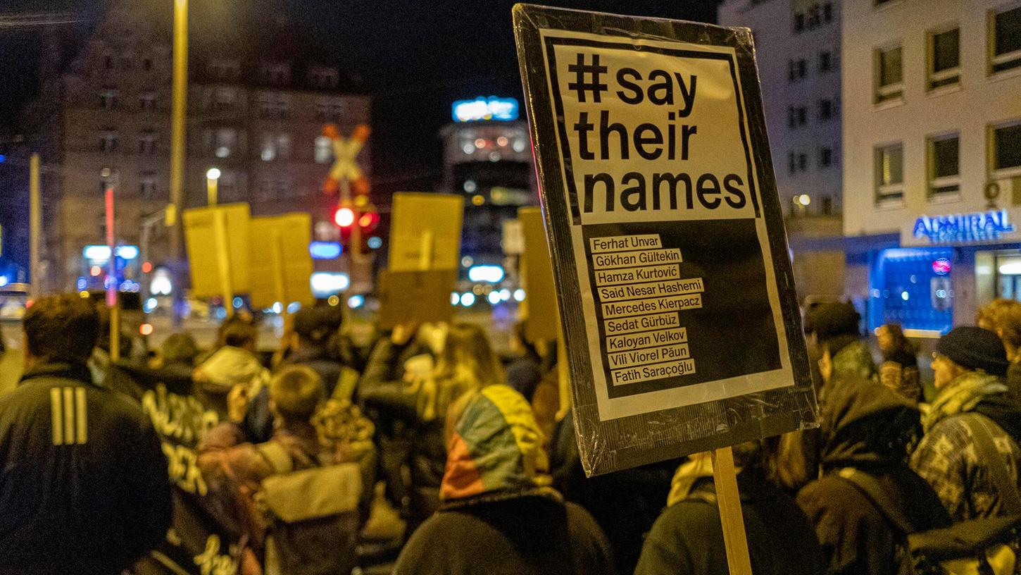 Vor einem Jahr haben etwa 1500 Menschen am 19. Februar in Nürnberg demonstriert. Vor einem Jahr haben etwa 1500 Menschen am 19. Februar in Nürnberg demonstriert.