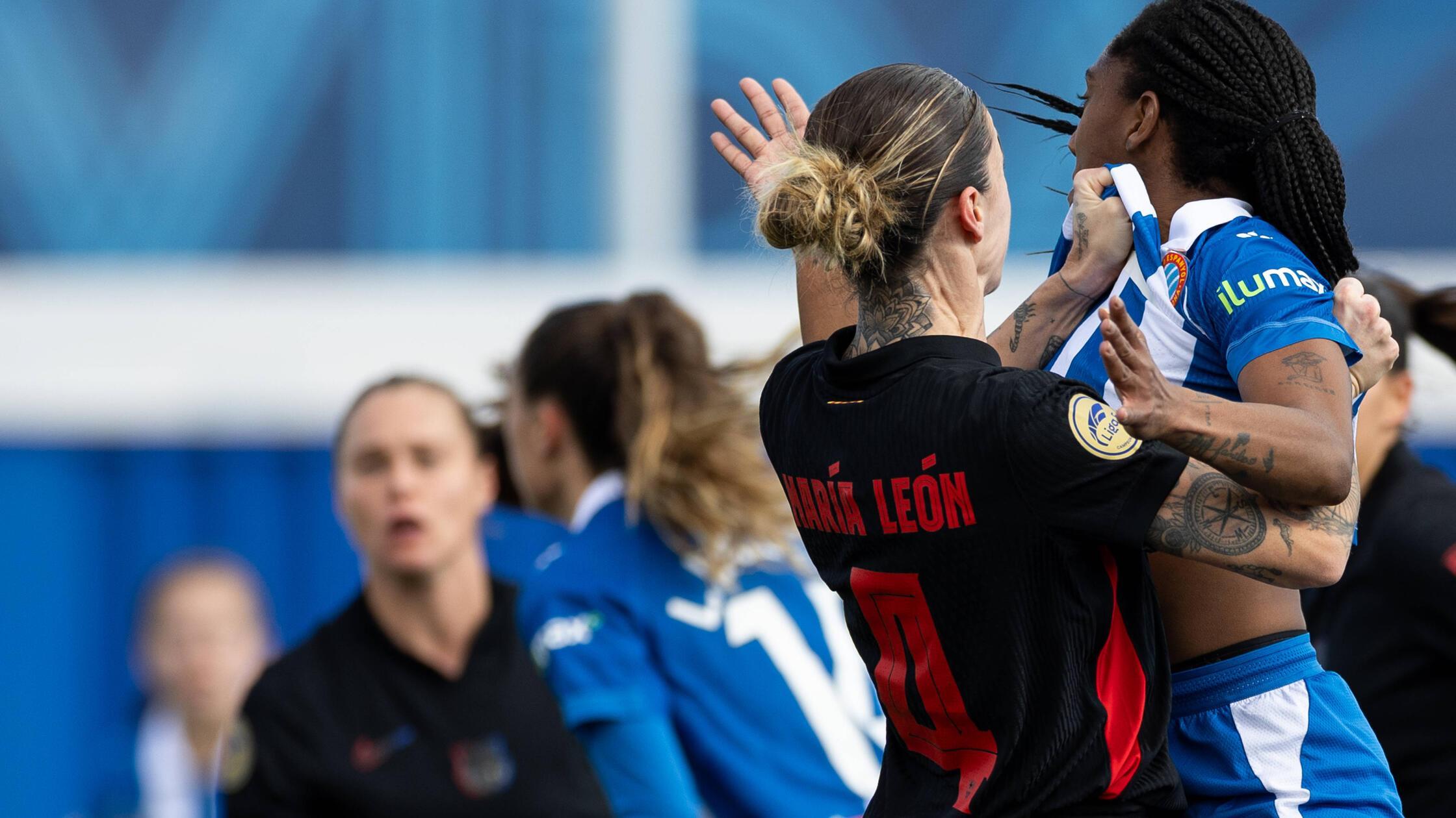 Skandal im spanischen Fu&szlig;ball: Bar&ccedil;a-Star greift Gegnerin in den Schritt