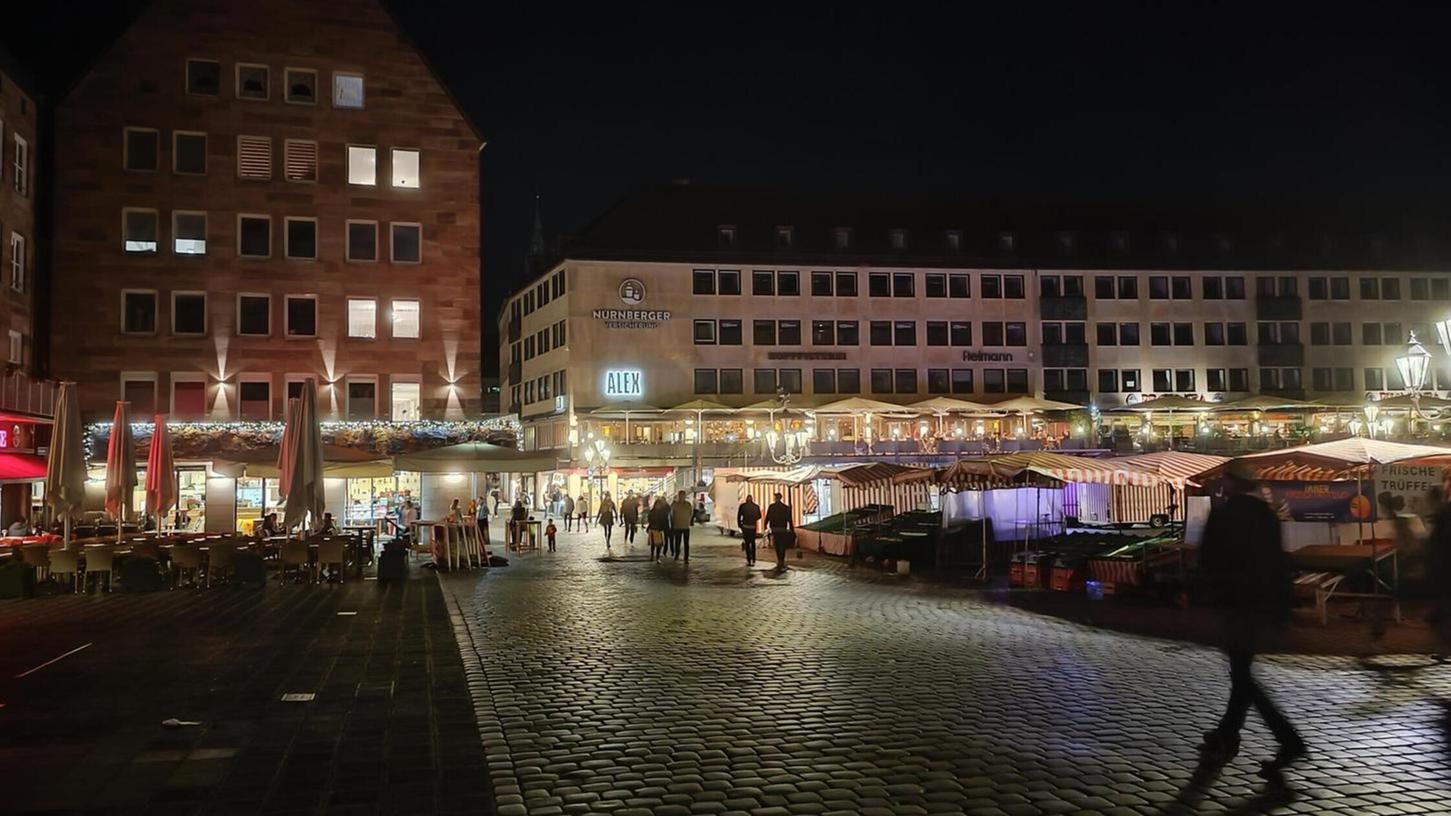 Vom Hauptmarkt kaum wegzudenken: Das Café und Restaurant Alex. Vom Hauptmarkt kaum wegzudenken: Das Café und Restaurant Alex.