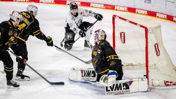 Am Freitag, 14. Februar, begrüßen die Nürnberger Ice Tigers die Wolfsburger Grizzlys in der Arena Nürnberger Versicherung. Ab 19 Euro können Sportbegeisterte dem Eishockey-Duell der beiden Teams um 19.30 Uhr zusehen.