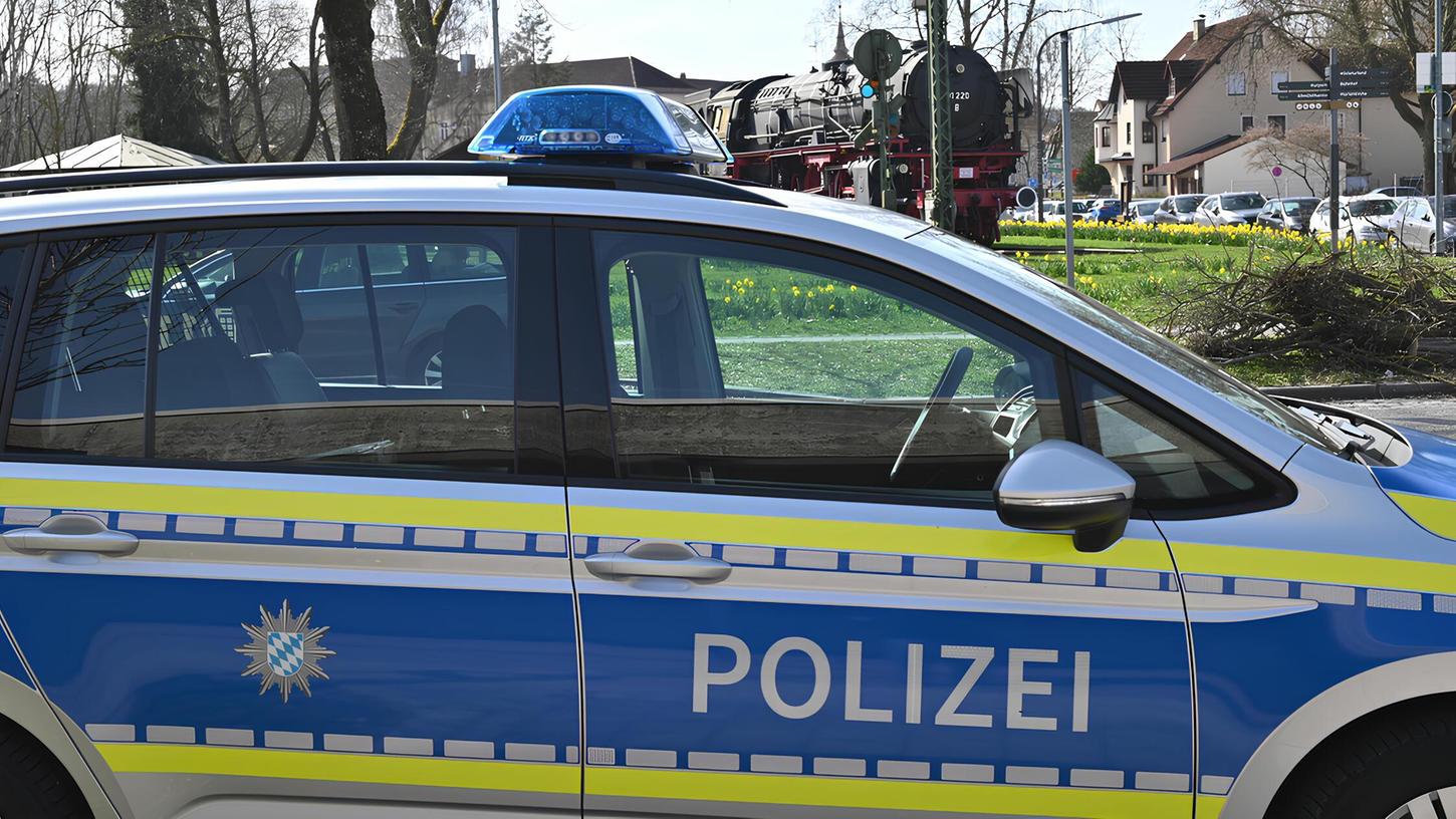Am Samstagnachmittag stoppte die Polizei Treuchtlingen den Fahrer eines E-Scooters. Der hatte zuvor aber zu viel Alkohol konsumiert. (Symbolbild) Am Samstagnachmittag stoppte die Polizei Treuchtlingen den Fahrer eines E-Scooters. Der hatte zuvor aber zu viel Alkohol konsumiert. (Symbolbild)