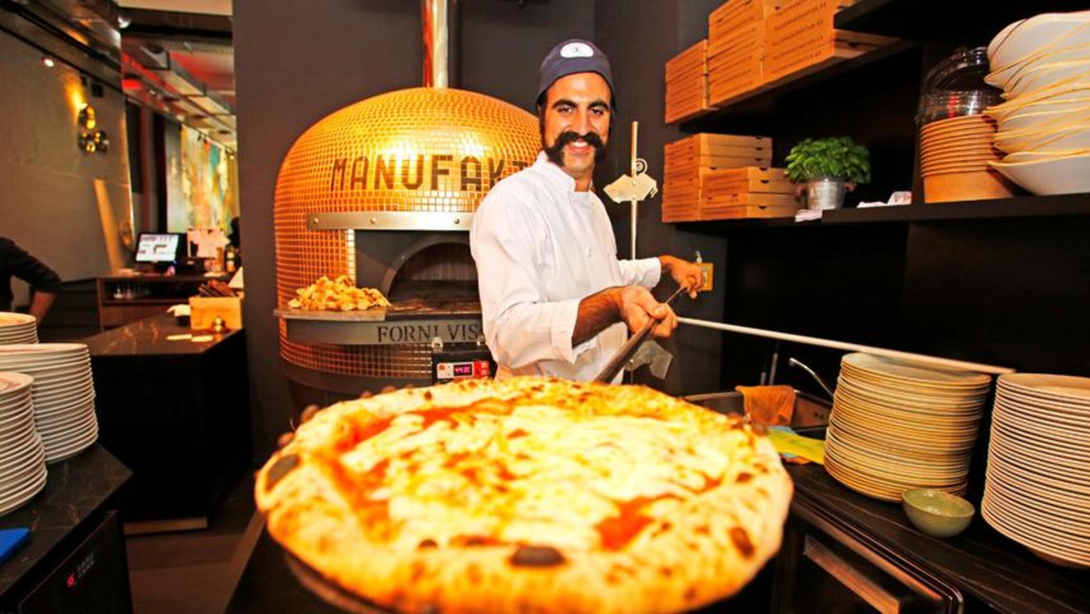 Ein weiterer Tipp für neapolitanische Pizza ist die Falco Manufaktur in der Nürnberger Innenstadt, unweit vom Hauptbahnhof. Hippes Design und gute italienische Küche zieht hier Menschen von jung bis alt ins Lokal.