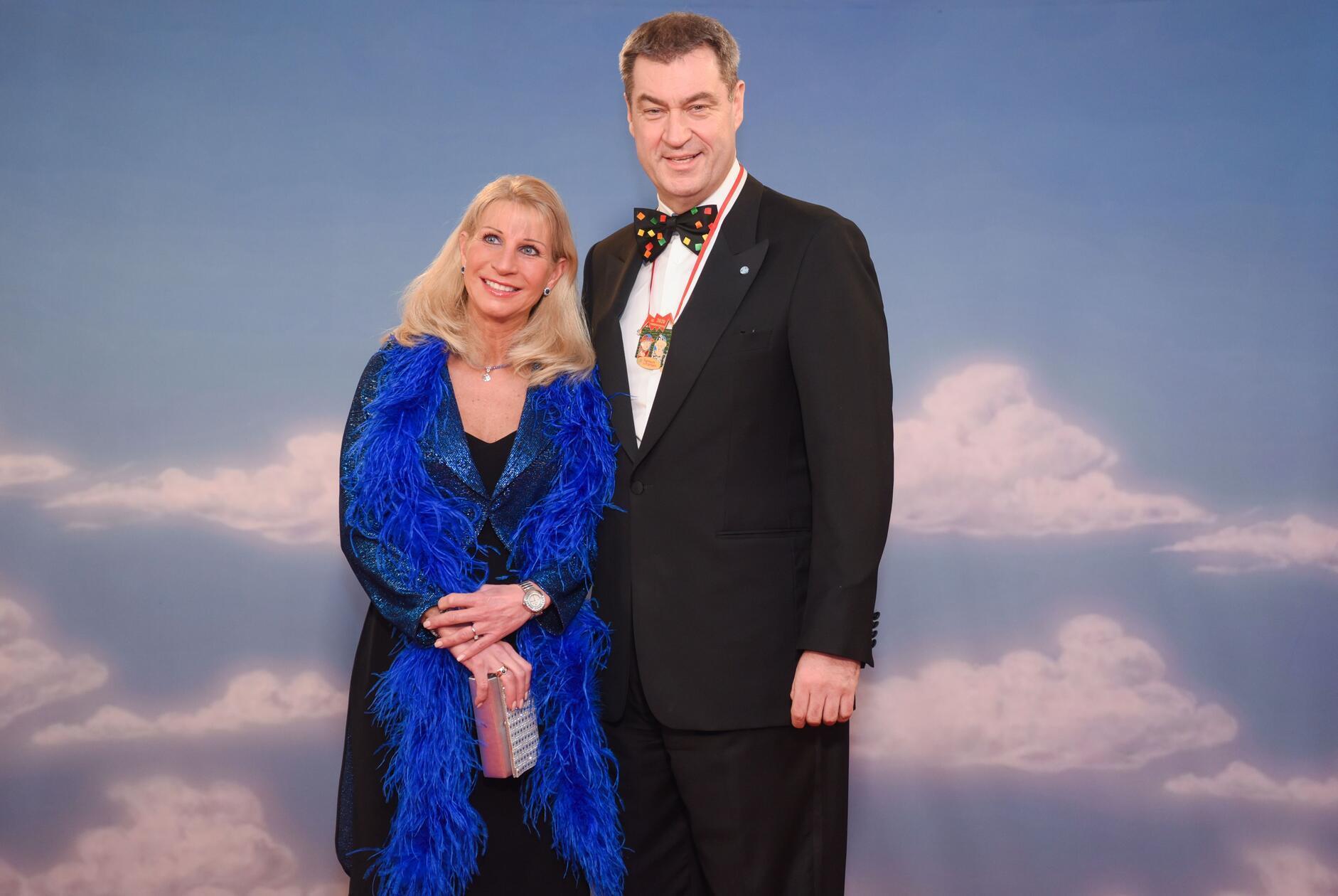 Für mehr als ein bisschen Konfetti auf der Fliege war Söder im Februar 2020 nicht zumute. Ob er das Corona-Jahr vorausgeahnt hat?