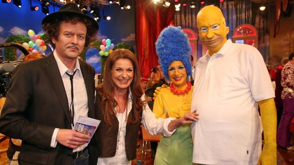 Auch der damalige Oberbürgermeister Ulrich Maly und seine Frau Petra konnten sich ein Grinsen nicht verkneifen: Karin und Markus Söder schlüpften 2017 in die Haut von Homer und Marge Simpson.
