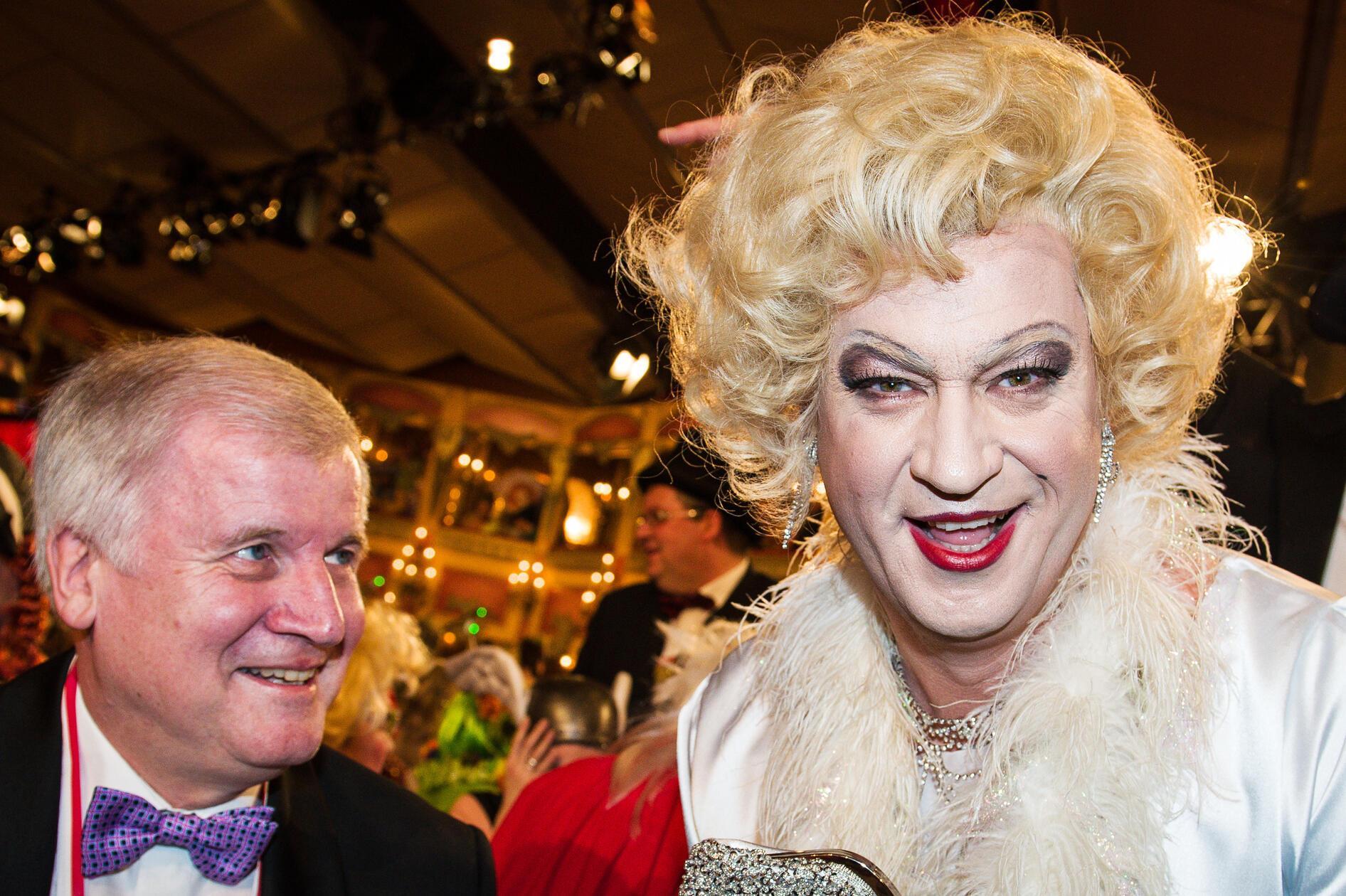 Für seinen Augenaufschlag als Marylin Monroe erntete Söder 2013 von Bayerns damaligem Ministerpräsidenten Seehofer schmachtende Blicke.
