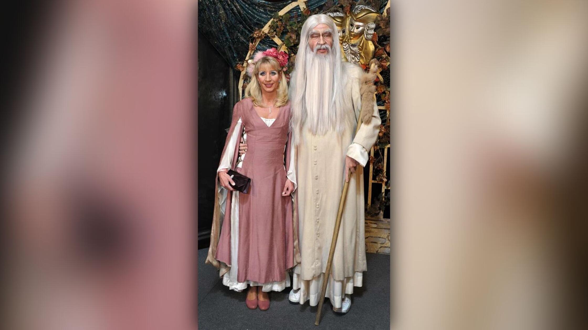 Wallendes Haar und ein Gehstock zum Stützen: Als Gandalf ist Markus Söder 2010 kaum wiederzuerkennen. Es ist das erste Mal, dass ihn Maskenbildner Armin Häfner geschminkt hat.