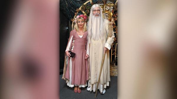 Wallendes Haar und ein Gehstock zum Stützen: Als Gandalf ist Markus Söder 2010 kaum wiederzuerkennen. Es ist das erste Mal, dass ihn Maskenbildner Armin Häfner geschminkt hat.