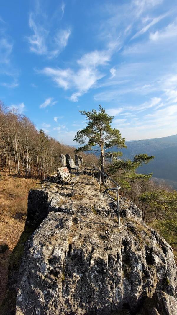 Der Zankelstein bei Pommelsbrunn in der Sonne.
