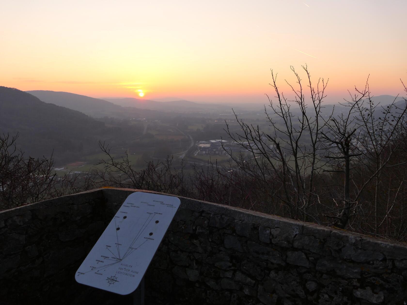 Sonnenuntergang, von der Burgruine Lichtenstein in Pommelsbrunn aus gesehen.