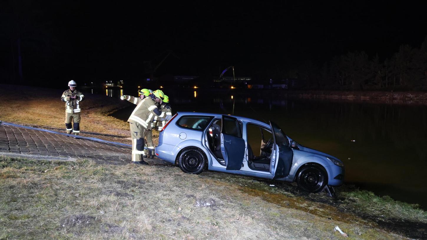 Zwei Insassen an Bord: Auto rollt in Main-Donau-Kanal in Mittelfranken ...