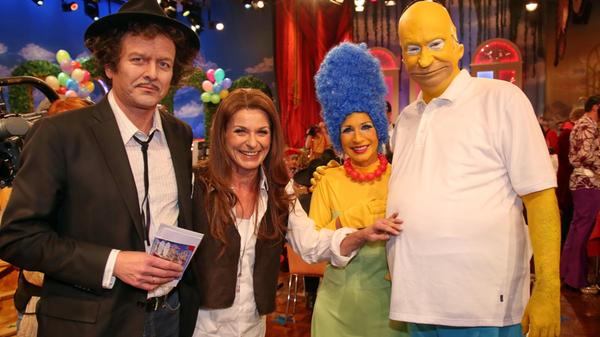 Zum 30-jährigen Jubiläum von "Fastnacht in Franken" hat sich Markus Söder zusammen mit seiner Frau etwas ganz besonderes überlegt: Das Ehepaar ist 2017 als Marge und Homer Simpson erschienen. Da konnten sich auch der damalige Oberbürgermeister Ulrich Maly und seine Frau Petra ein Schmunzeln nicht verkneifen.