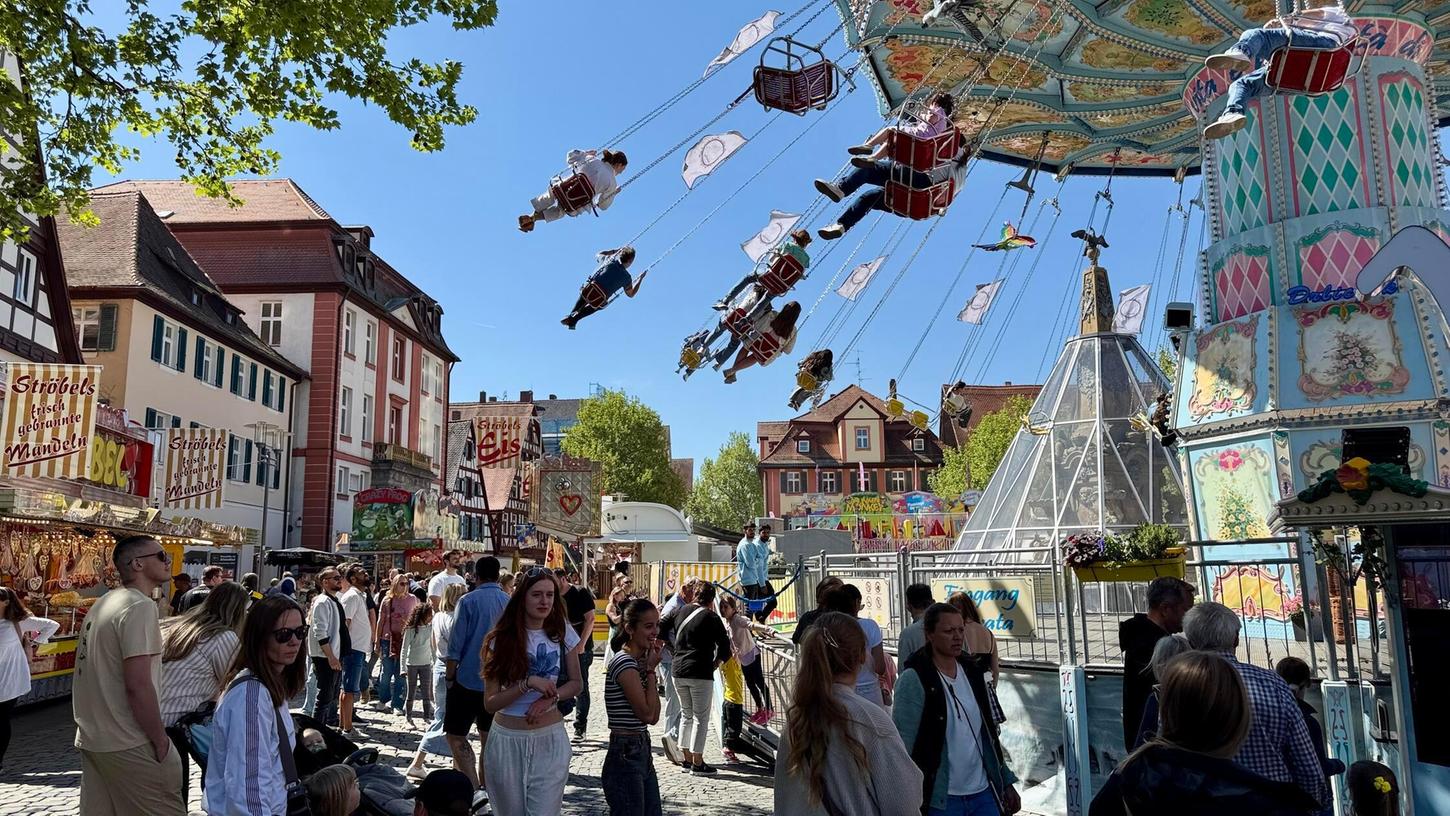 Die Kinderkirchweih in Schwabach ist eine der ersten in der Saison. Die Kinderkirchweih in Schwabach ist eine der ersten in der Saison.