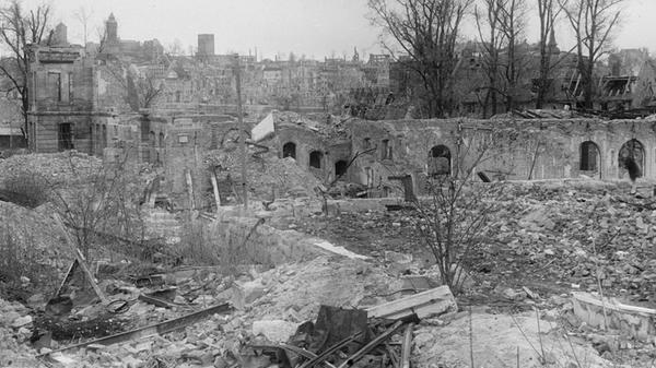 Gewerbemuseumsplatz 1_1946