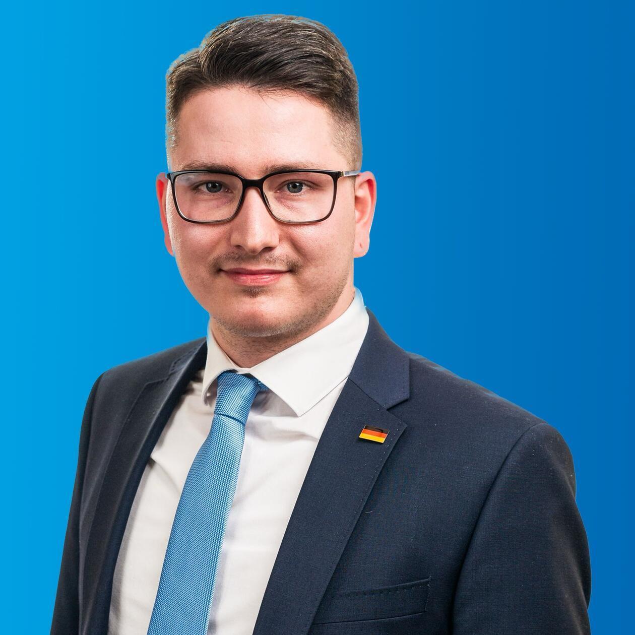 Profitiert vom gesteigerten Ergebnis der AfD: Auch Bastian Treuheit (Fürth) zieht in den Bundestag ein. Er war auf Platz 18 der Landesliste gewählt worden.