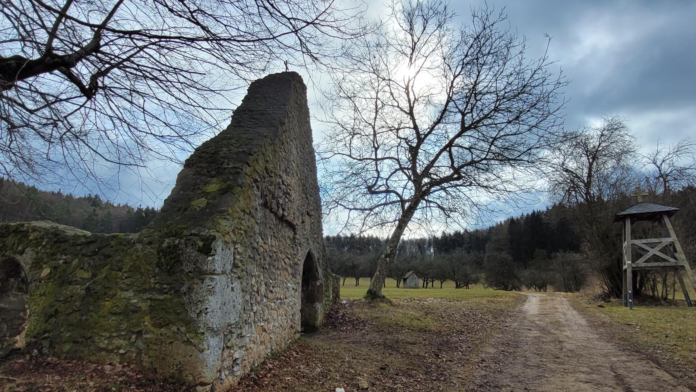Die Kapellenruine Arzlohe.