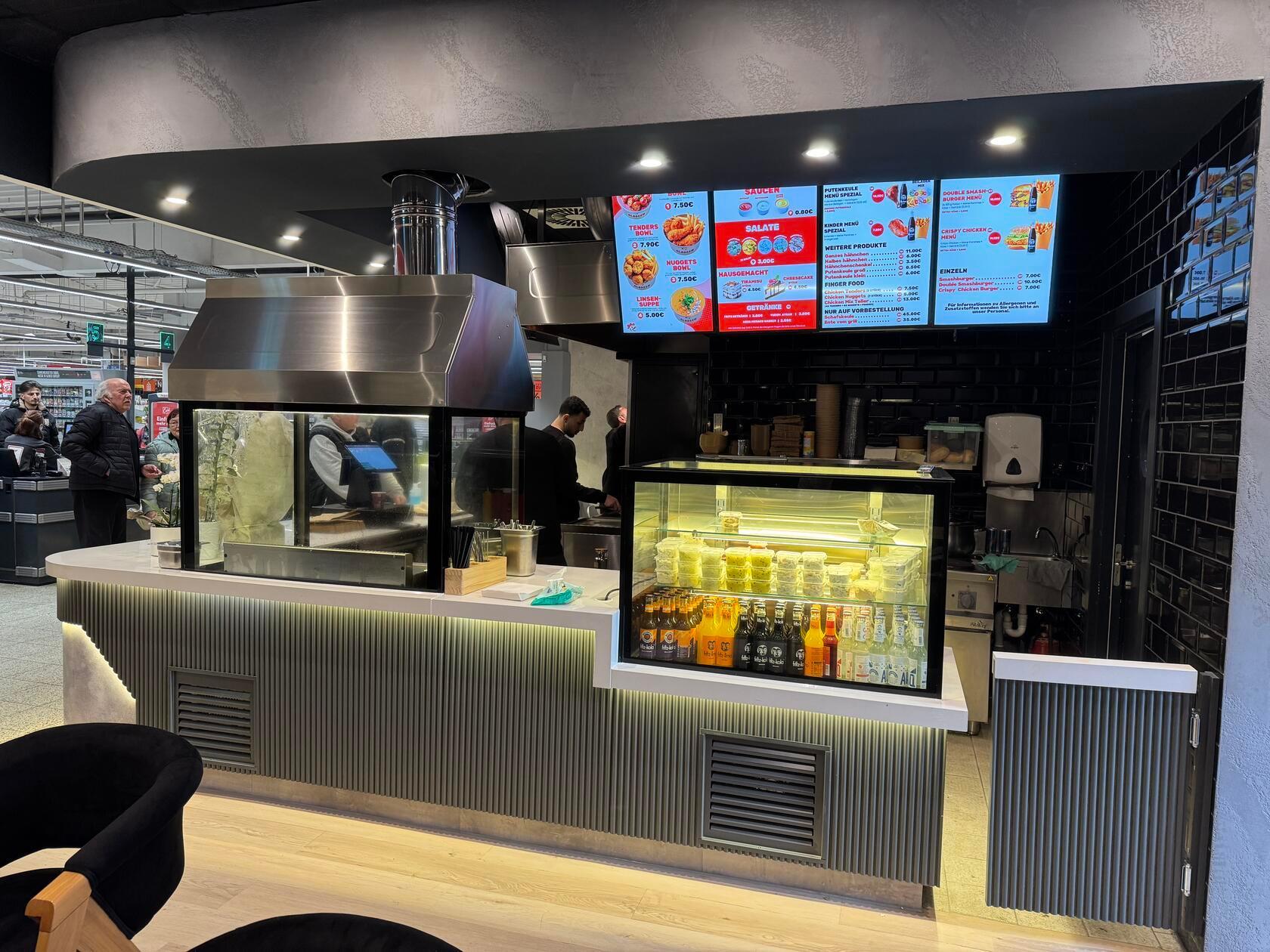 Neben Bowls und Menüs gibt es auch Salate und türkische Linsensuppe.