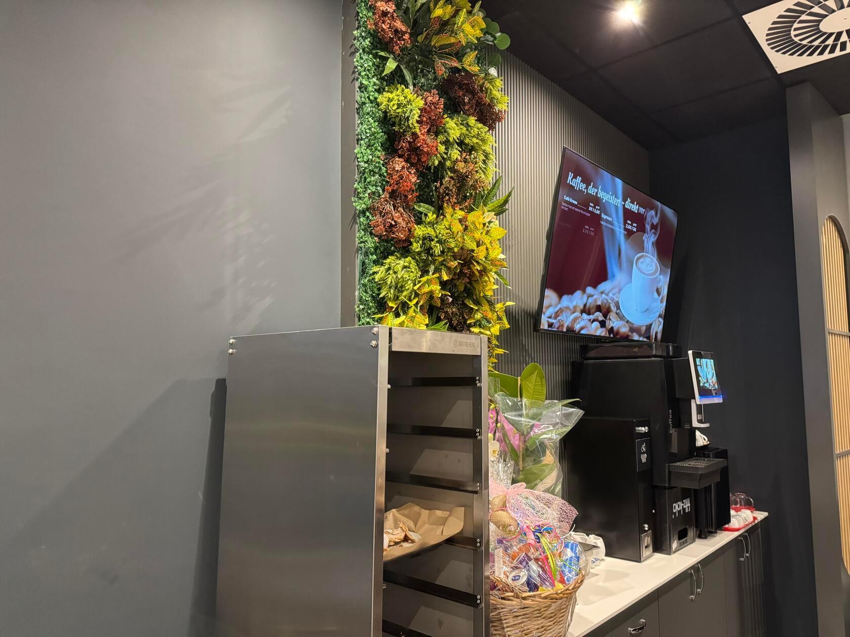 Abseits von Currywurst, Samshburger und Co. bietet das Aladeen auch Kaffee und Kuchen an.