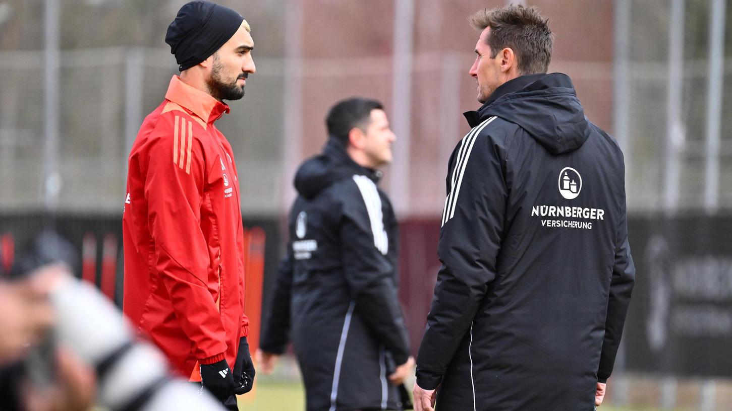 Miroslav Klose lobte auf der Spieltagspressekonferenz die Trainingsleistungen von Mahir Emreli. Miroslav Klose lobte auf der Spieltagspressekonferenz die Trainingsleistungen von Mahir Emreli.