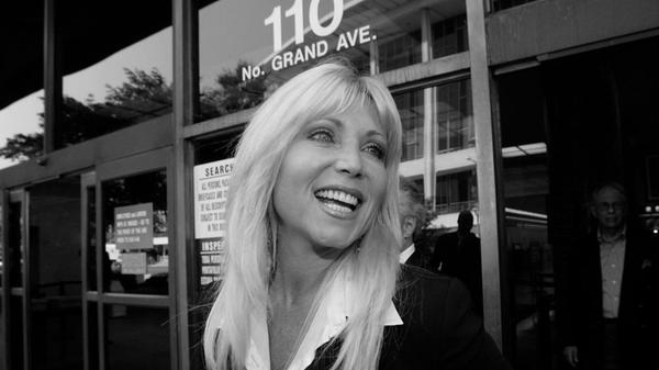 Die Ex-Frau von David Hasselhoff, Pamela Bach , ist am 5. März gestorben. Sie war unter anderem aus den Serien "Baywatch" und "Knight Rider" bekannt. Über die Todesursache war zunächst nichts bekannt, auch beim Alter unterschieden sich die Angaben verschiedener Medien.